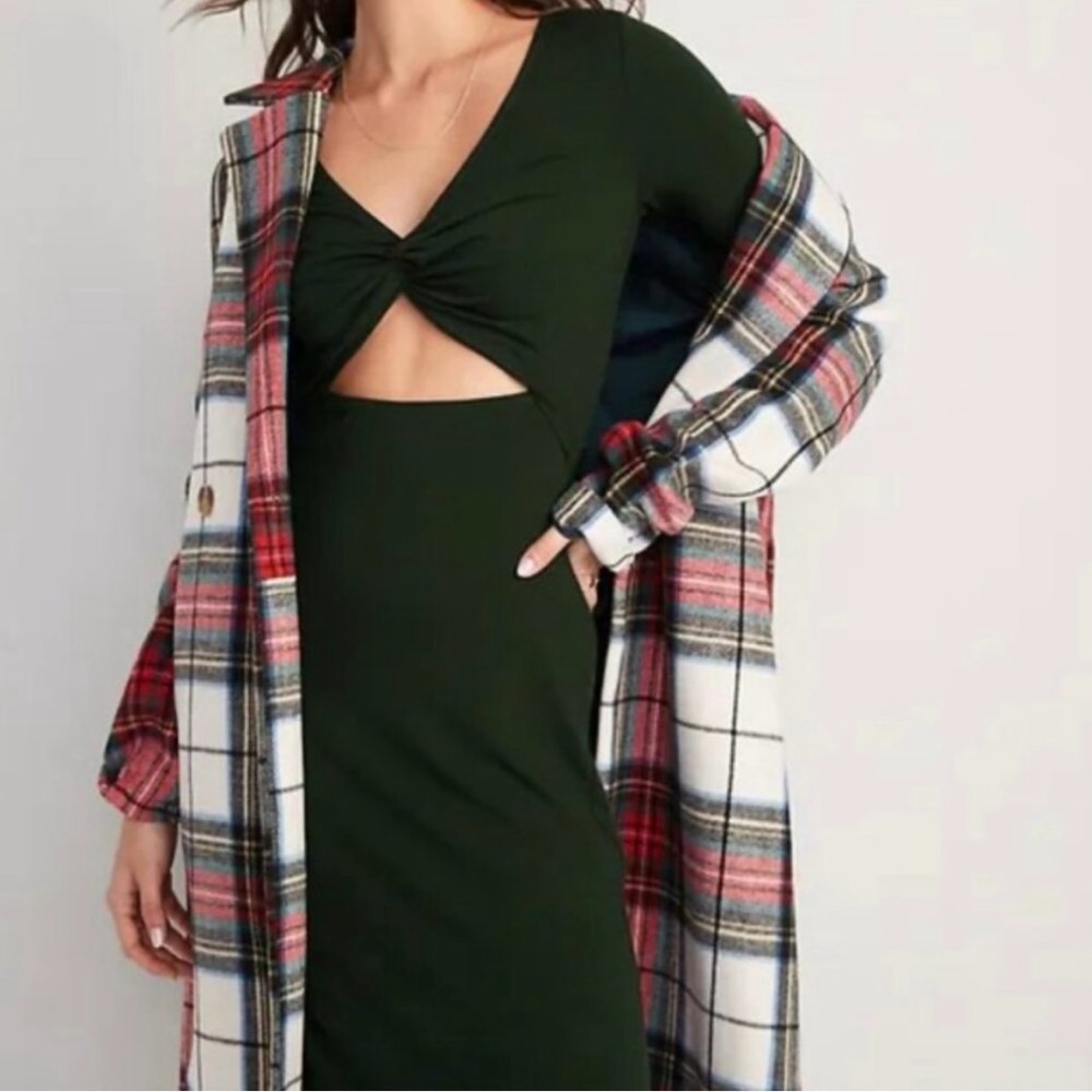 Old Navy Green Fit & Flare Twist Front Cutout Midi Dress. NWT. Size 3X - Picture 3 of 15